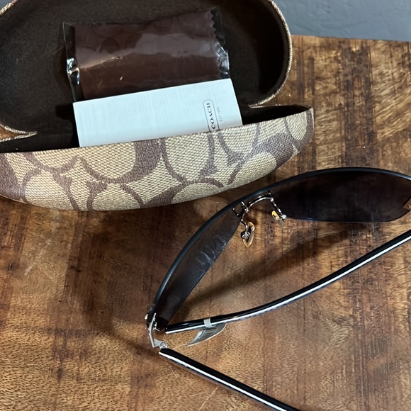 COACH SUNGLASSES - Picture 4 of 4